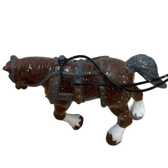 1997 Trendmasters The Magic of Main St Replacement Part Horse Sled with Couple - Picture 2 of 5